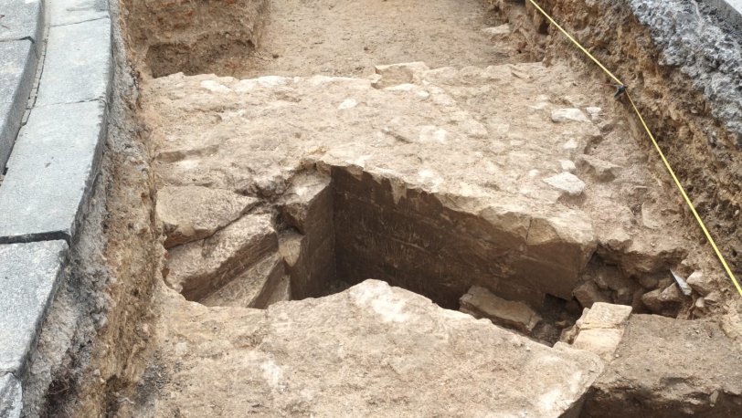Avenue Albert Sorel : tour médiévale formant l’angle de l’enceinte qui entourait l’Abbaye aux Hommes au Moyen Âge