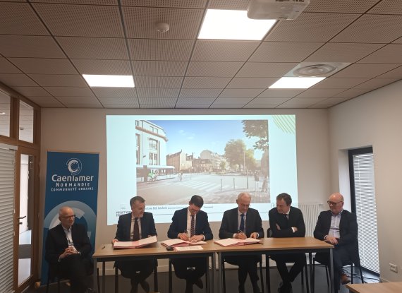 Signature convention Etat-CU pour projet tramway